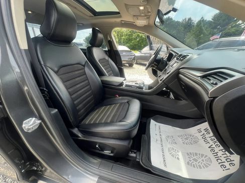 Used 2017 Ford Fusion SE w/ Equipment Group 601A FWD image 10