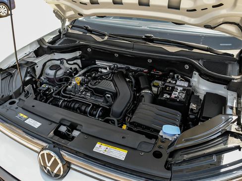 Used 2025 Volkswagen Taos SEL AWD/4WD image 58