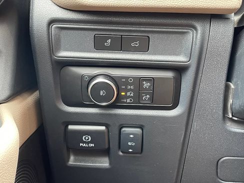 Used 2024 Ford Expedition Limited RWD image 15