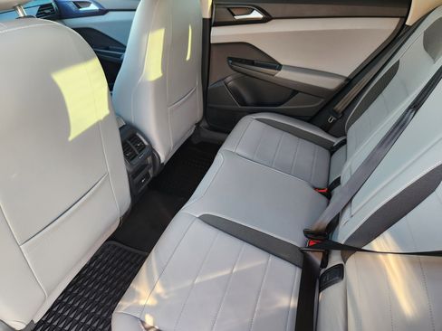 Used 2022 Volkswagen Taos SE w/ Driver Assistance Package image 30