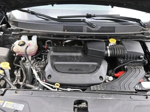 Used 2023 Chrysler Pacifica Touring-L FWD image 27