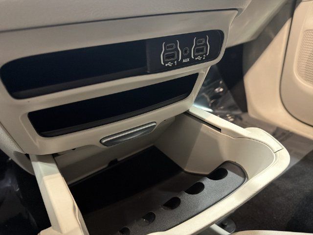 Used 2024 Chrysler Pacifica Touring-L FWD image 28