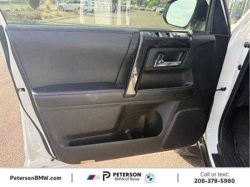 Used 2022 Toyota 4Runner TRD Off-Road Premium AWD/4WD image 14