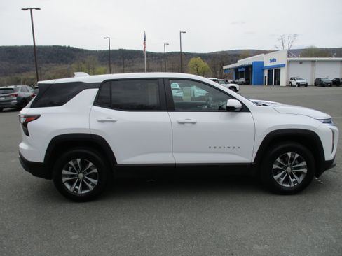 Used 2025 Chevrolet Equinox LT AWD/4WD image 4