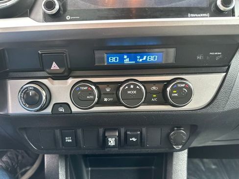 Used 2022 Toyota Tacoma SR5 AWD/4WD image 38