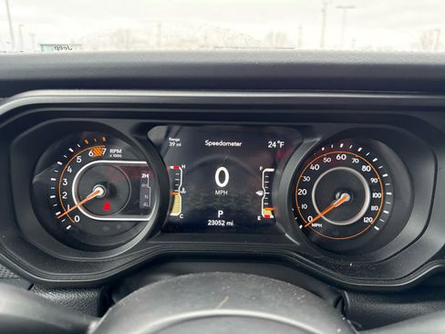 Used 2024 Jeep Wrangler Unlimited Rubicon w/ Technology Group image 11