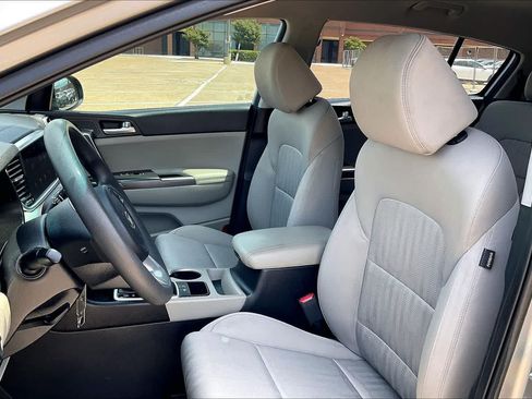 Certified 2022 Kia Sportage LX FWD image 9