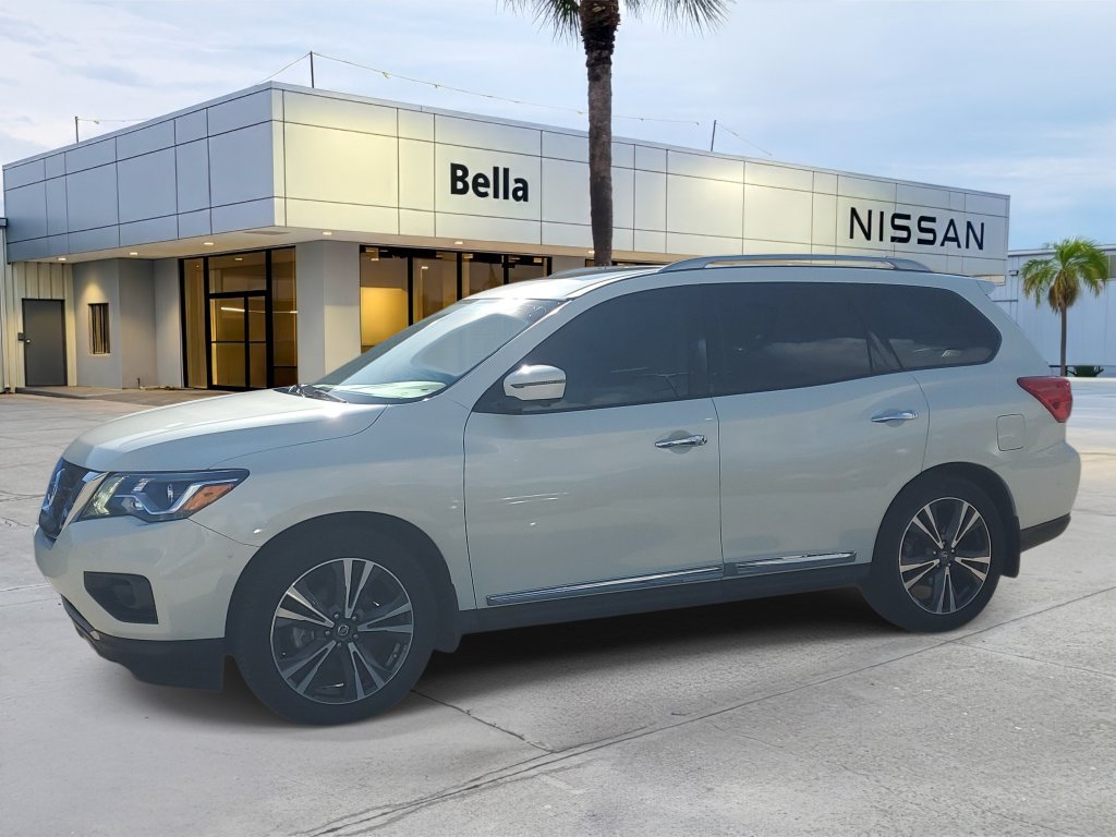 Used 2017 Nissan Pathfinder Platinum FWD image 2