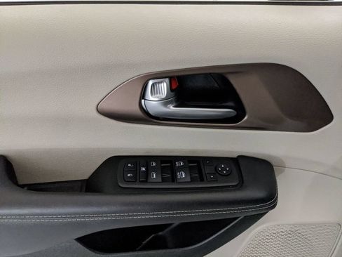Used 2024 Chrysler Voyager LX FWD image 14