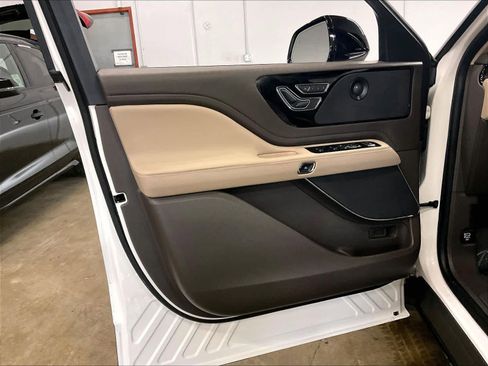 Used 2022 Lincoln Aviator Reserve w/ Equipment Group 201A image 24