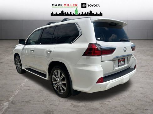 Used 2016 Lexus LX 570 4WD w/ Luxury Package image 3