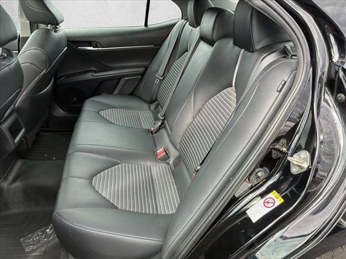 Used 2019 Toyota Camry SE FWD image 13
