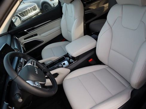 New 2025 Kia Telluride S image 27