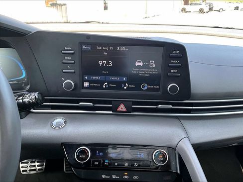 Used 2025 Hyundai Elantra Sport FWD image 19