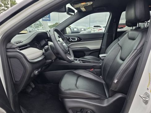 Used 2025 Jeep Compass Limited AWD/4WD image 16
