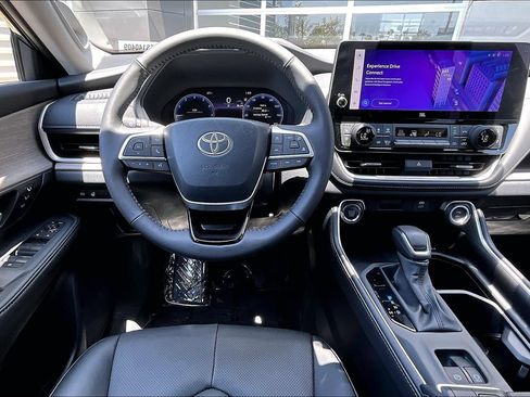 Used 2026 Toyota Grand Highlander AWD image 5
