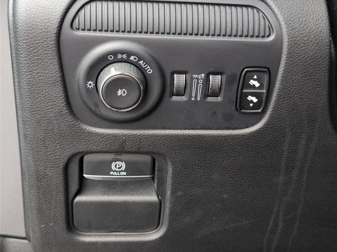 Used 2024 Jeep Wagoneer L Series II RWD image 25