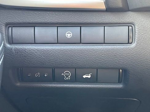 Used 2023 Nissan Rogue SV w/ SV Premium B Package image 17