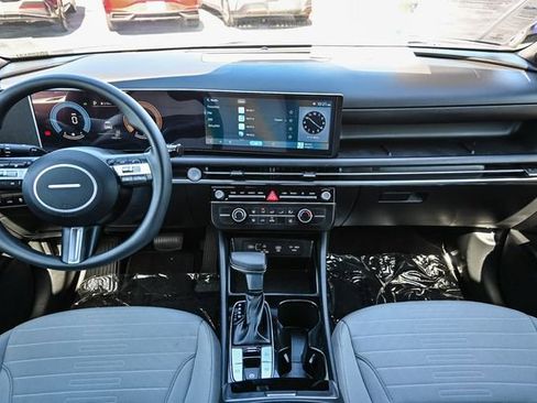 Certified 2025 Hyundai Santa Cruz SE image 17