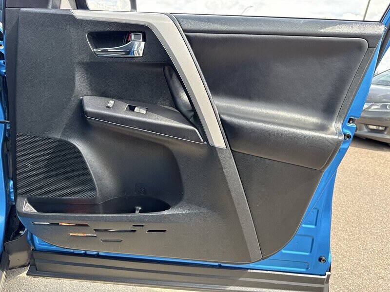 Used 2018 Toyota RAV4 XLE w/ Carpet Mat Package FWD image 23