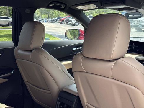 Certified 2025 Cadillac XT4 Premium Luxury FWD image 28