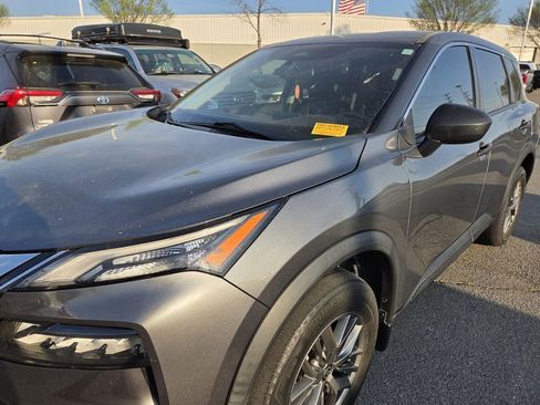 Used 2021 Nissan Rogue S image 10