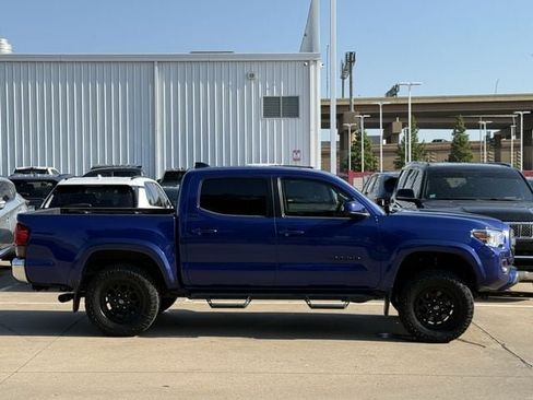 Used 2022 Toyota Tacoma SR5 RWD image 3