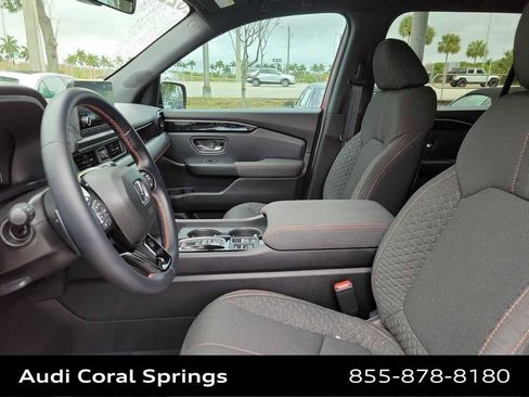 Used 2025 Honda Pilot Sport image 19