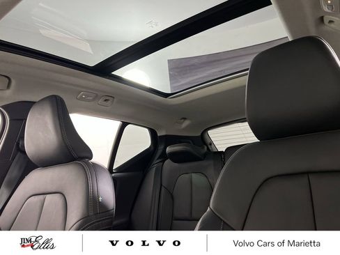 Used 2025 Volvo XC40 B5 Plus image 15