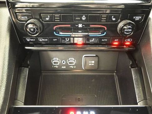 Used 2024 Jeep Grand Cherokee Altitude AWD/4WD image 19