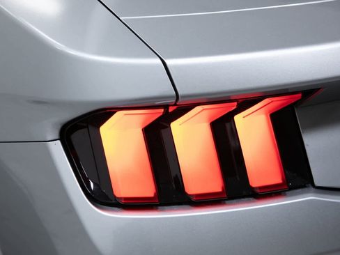 Used 2024 Ford Mustang Convertible image 28