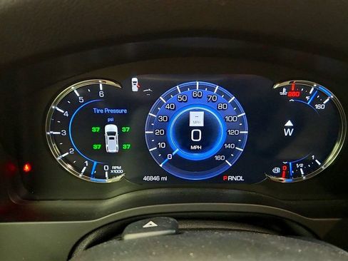 Used 2019 Cadillac Escalade Premium Luxury RWD image 15