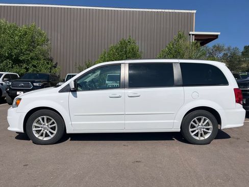 Used 2016 Dodge Grand Caravan SXT w/ Rear Park Assist Package FWD image 4