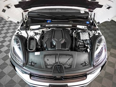 Used 2024 Porsche Macan w/ Premium Plus Package image 13