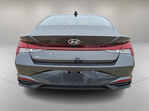 Used 2023 Hyundai Elantra SEL w/ Convenience Package FWD image 9