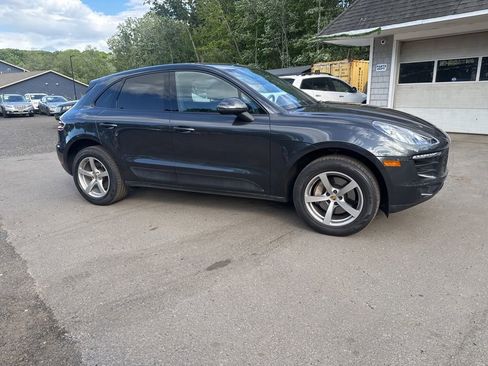Used 2017 Porsche Macan AWD/4WD image 9
