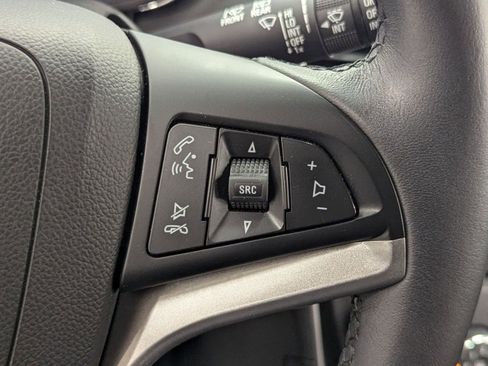 Used 2021 Chevrolet Trax LT w/ LT Convenience Package image 23