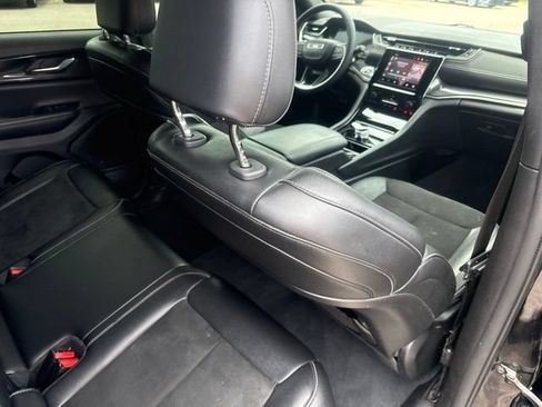 Used 2023 Jeep Grand Cherokee Altitude RWD image 17