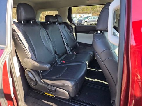 Used 2024 Kia Carnival LX FWD image 20