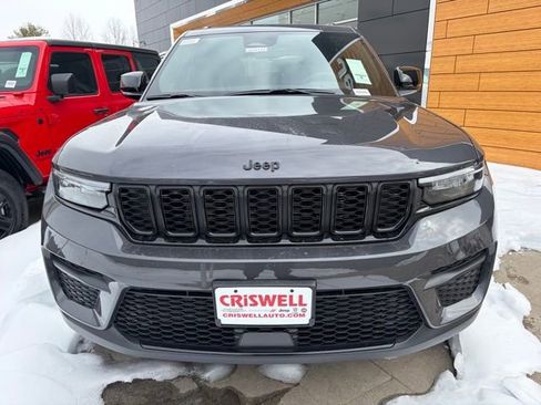New 2025 Jeep Grand Cherokee 4WD image 9