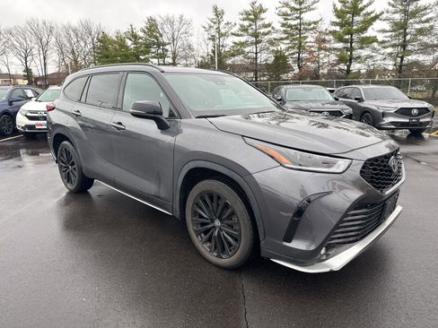 Used 2023 Toyota Highlander XSE image 3