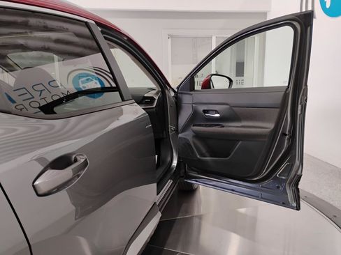 Used 2025 Nissan Kicks SV w/ SV Premium Package FWD image 48