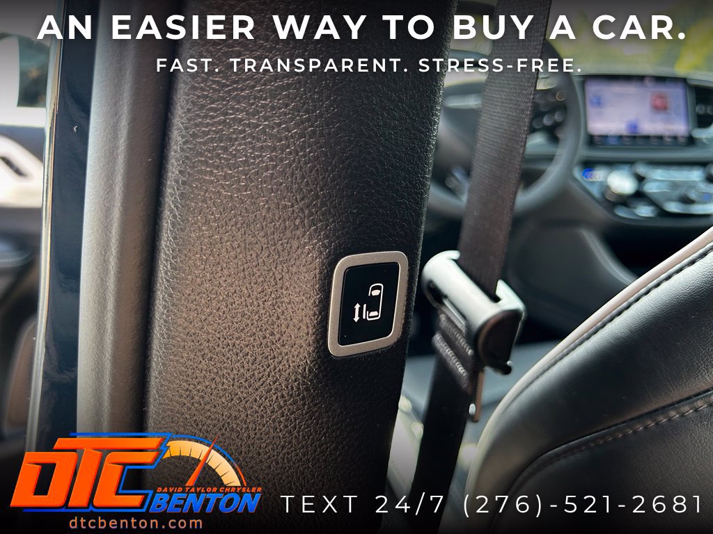 Used 2025 Chrysler Pacifica Limited AWD/4WD image 28