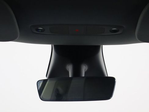 Used 2021 Tesla Model Y Long Range AWD/4WD image 23