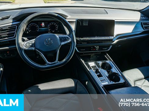Used 2024 Volkswagen Atlas Cross Sport SE FWD image 30