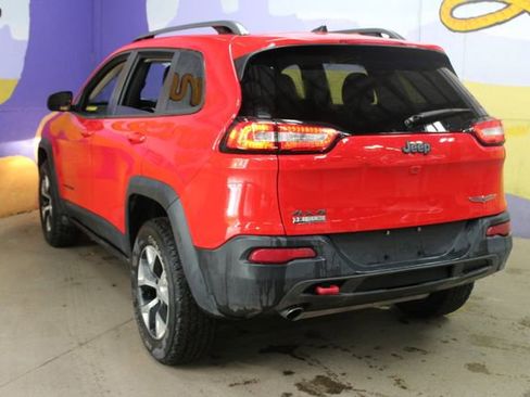 Used 2017 Jeep Cherokee Trailhawk w/ Cold Weather Group AWD/4WD image 6