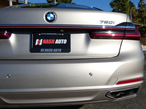 Used 2020 BMW 750i xDrive w/ Executive Package image 9