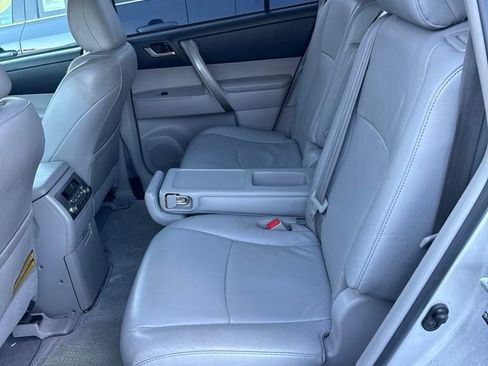 Used 2010 Toyota Highlander SE AWD/4WD image 5