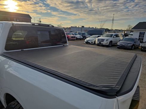 Used 2018 Nissan Titan XD image 53