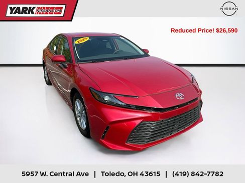 Used 2025 Toyota Camry LE image 1